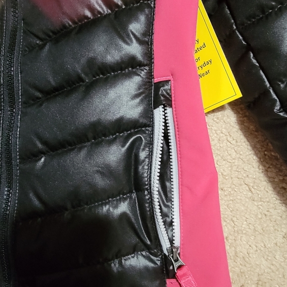 NWT Pink and black girls puffer jacket - Picture 4 of 7